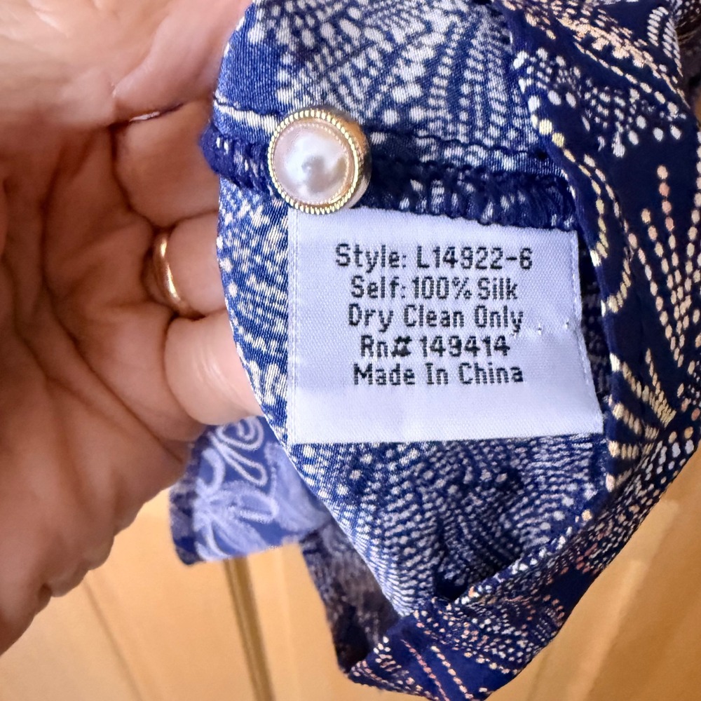 Johnny Was Shades of Silk Blouse L Blue Floral Paisley Scalloped Pearl Button - Picture 8 of 16